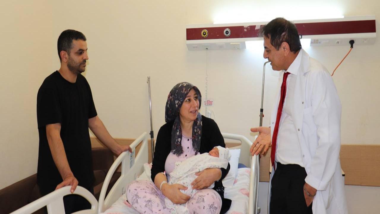 13 Yıllık Hasret Sona Erdi: Bebeğine Doktorunun Adını Verdi