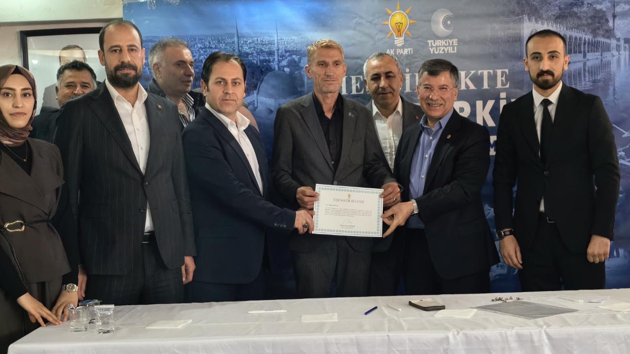 AK Parti’ye Katılımlar Sürüyor