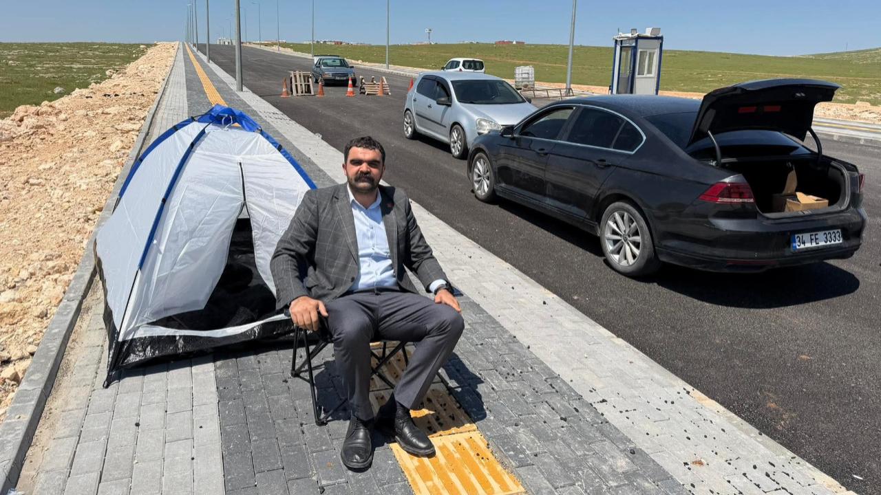 Bozova'da TOKİ Eylemi: CHP İlçe Başkanı Eylem Başlattı