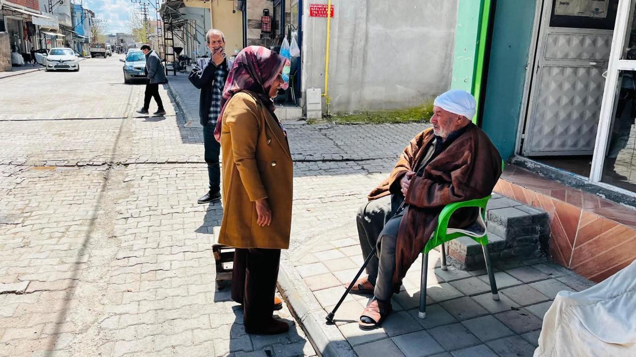 Eş Başkan Garip Yeşil Esnaf ve Vatandaşlarla Buluştu