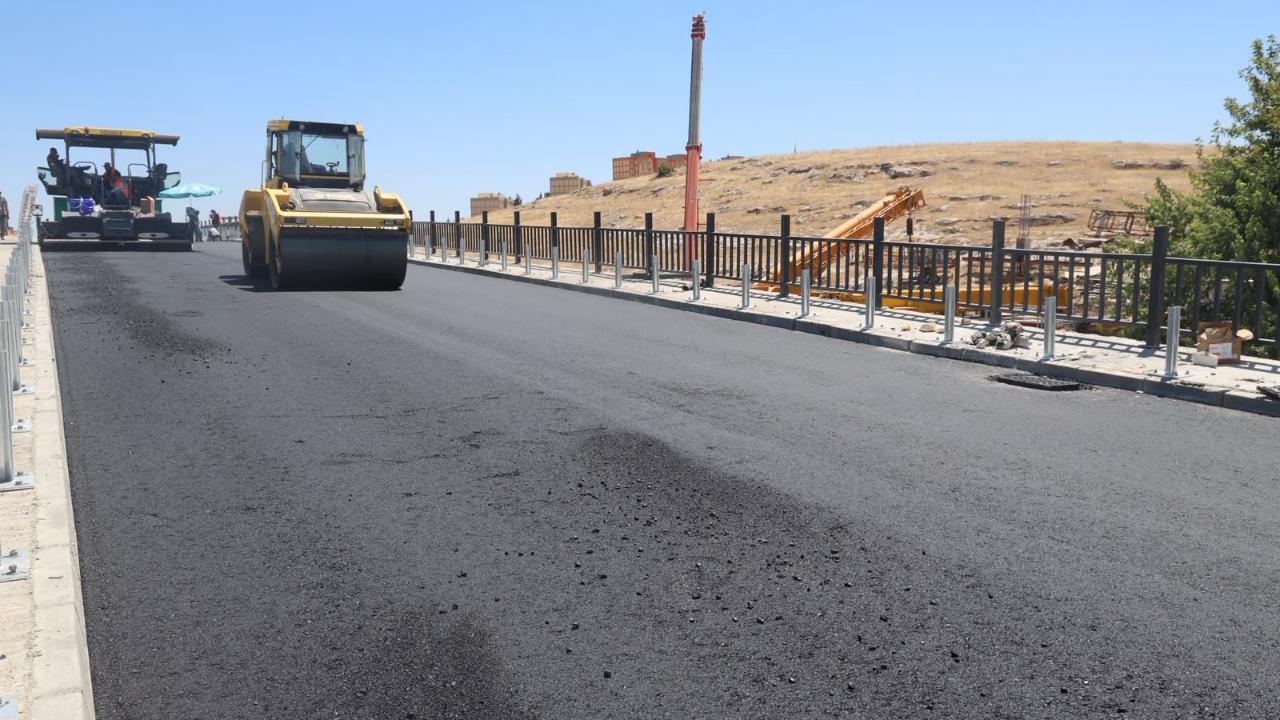 Evren Sanayi Sitesi Katlı Köprülü Kavşağında Asfalt Serimi Devam Ediyor