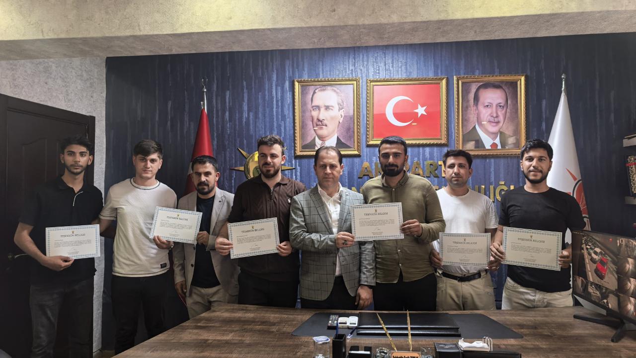 Hilvan’da Çok Sayıda Genç AK Parti'ye Katıldı