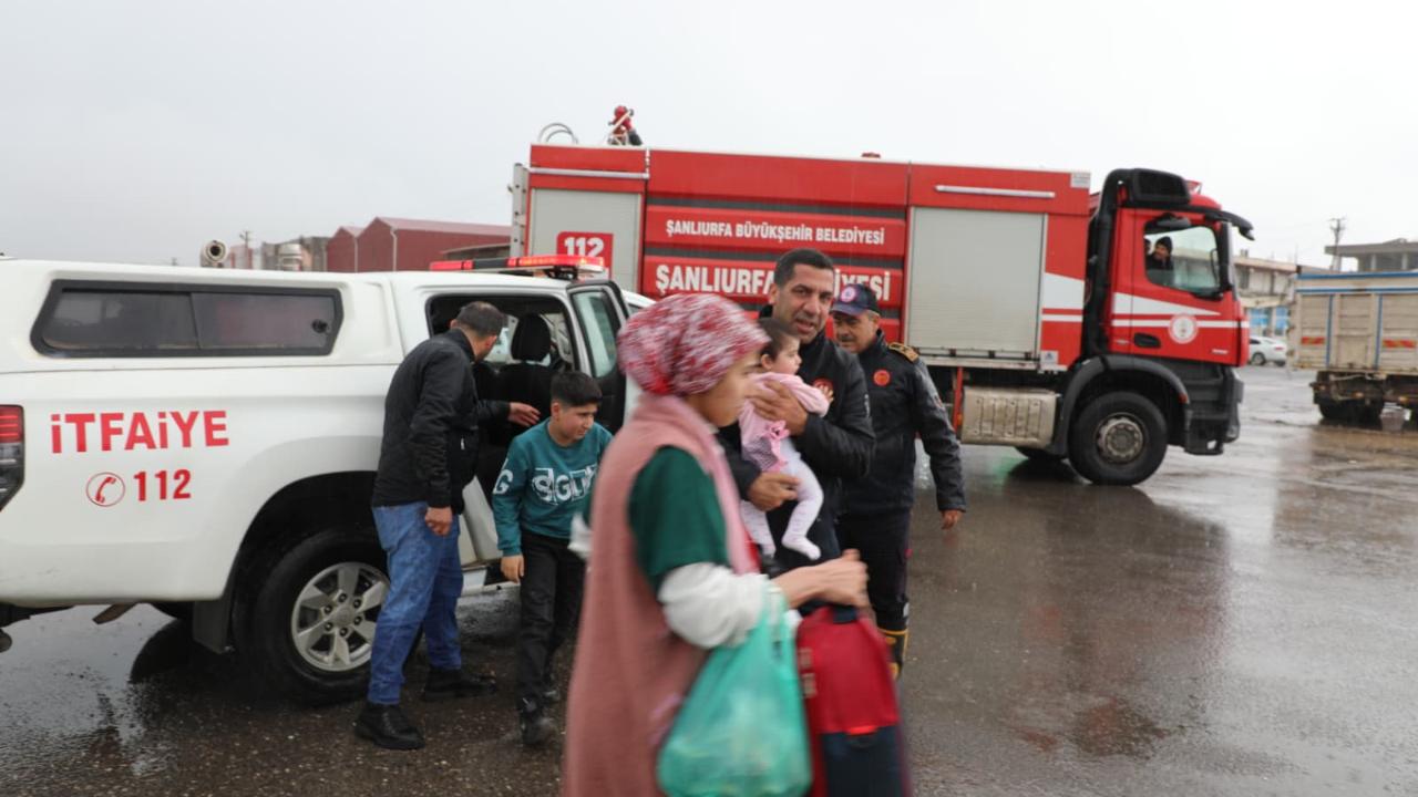 Otogarı Sel Bastı! Mahsur Kalanlar Kurtarıldı