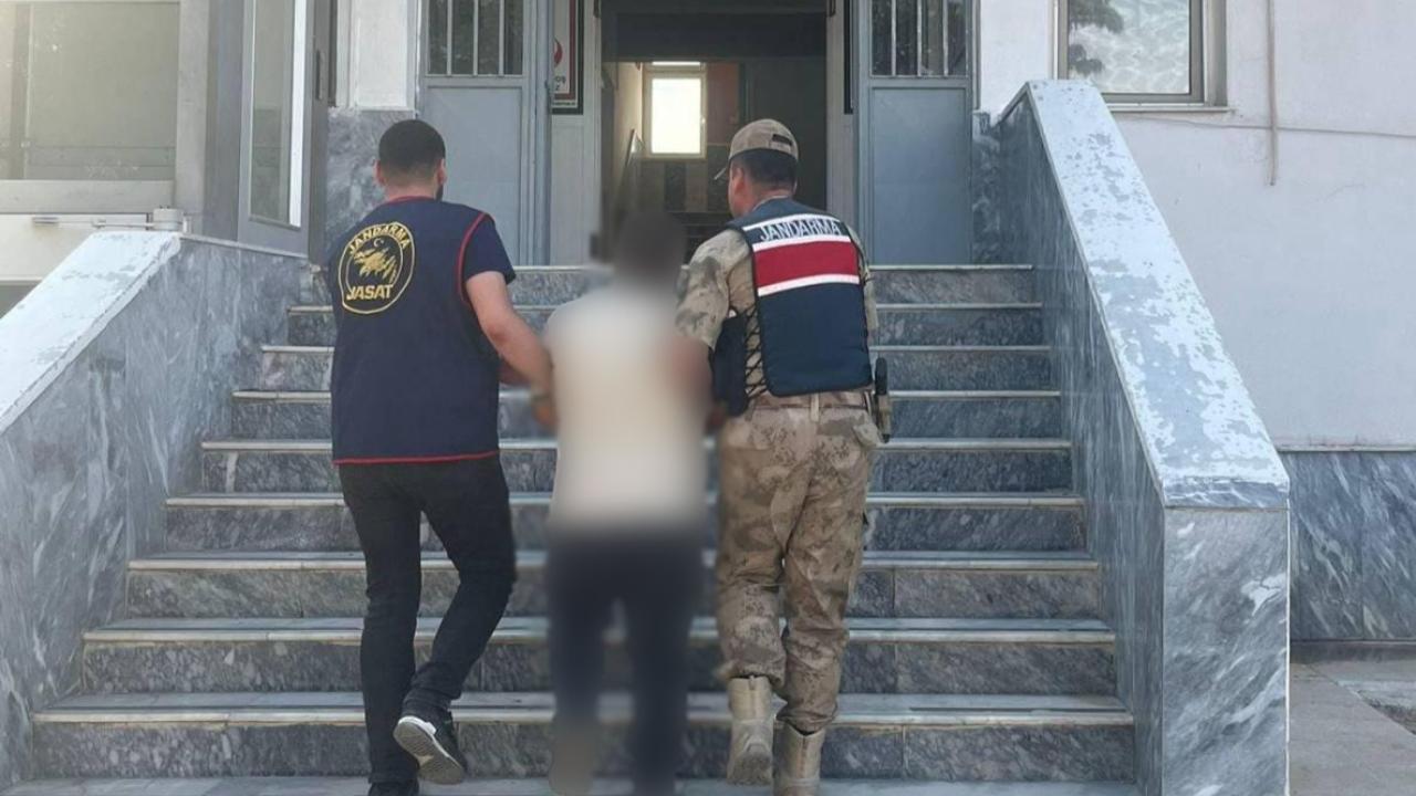 Şanlıurfa'da Hırsızlık Hükümlüsü Jandarmadan Kaçamadı: 6 Yıl 3 Ay Hapis Cezası Bulunuyordu