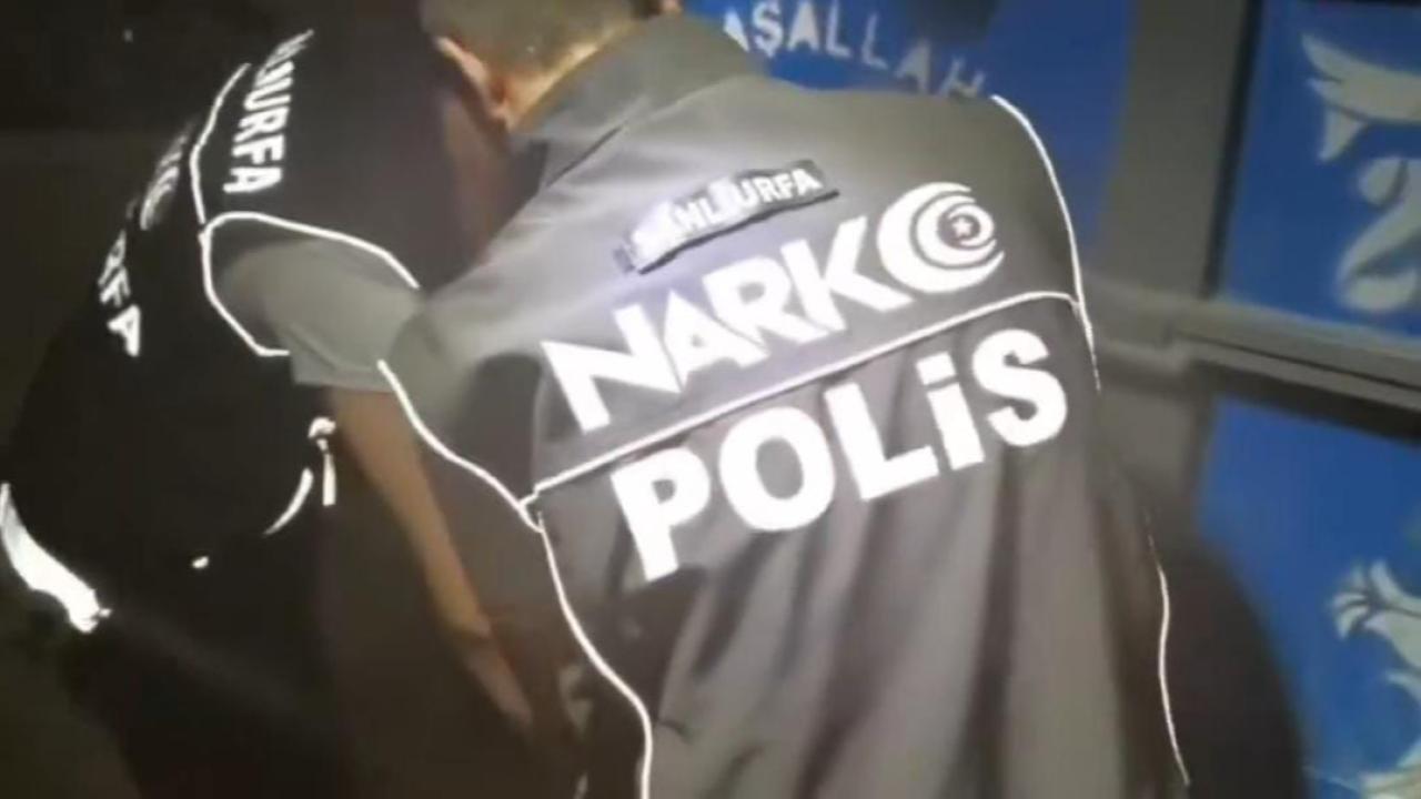 Şanlıurfa'da Traktör Kasasında 25 Kilo Skunk Ele Geçirildi