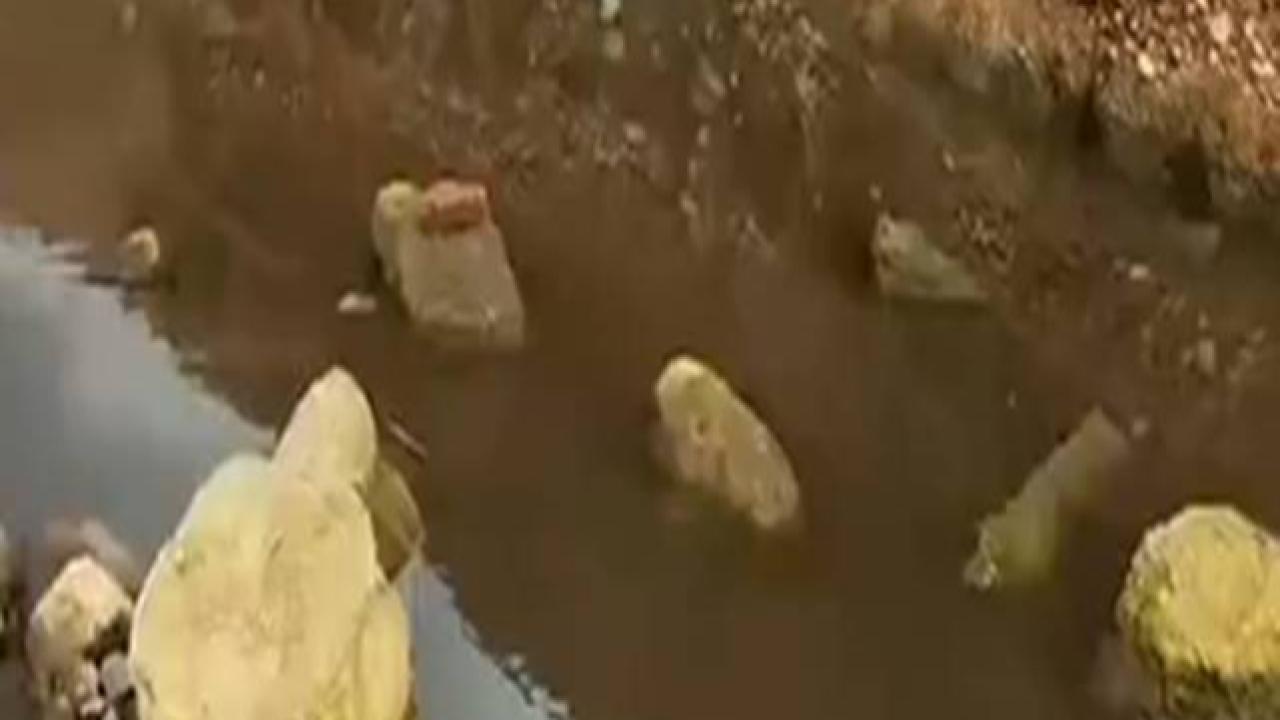 Şanlıurfa’da Yağmur Sonrası Tarihi Taşlar Dereye Sürüklendi