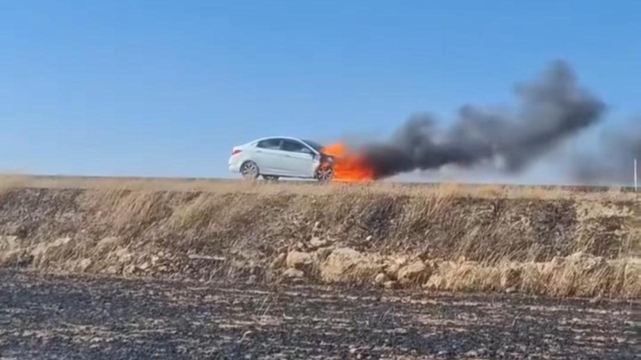 Suruç-Akçakale Çevre Yolunda Otomobil Alevlere Teslim Oldu