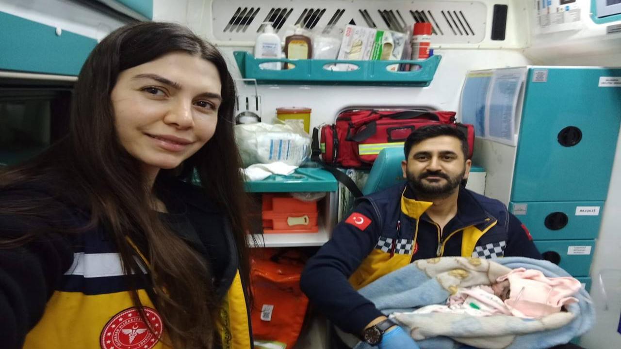 Urfa’da Ambulansta Doğum! Ekipler Zamanla Yarıştı