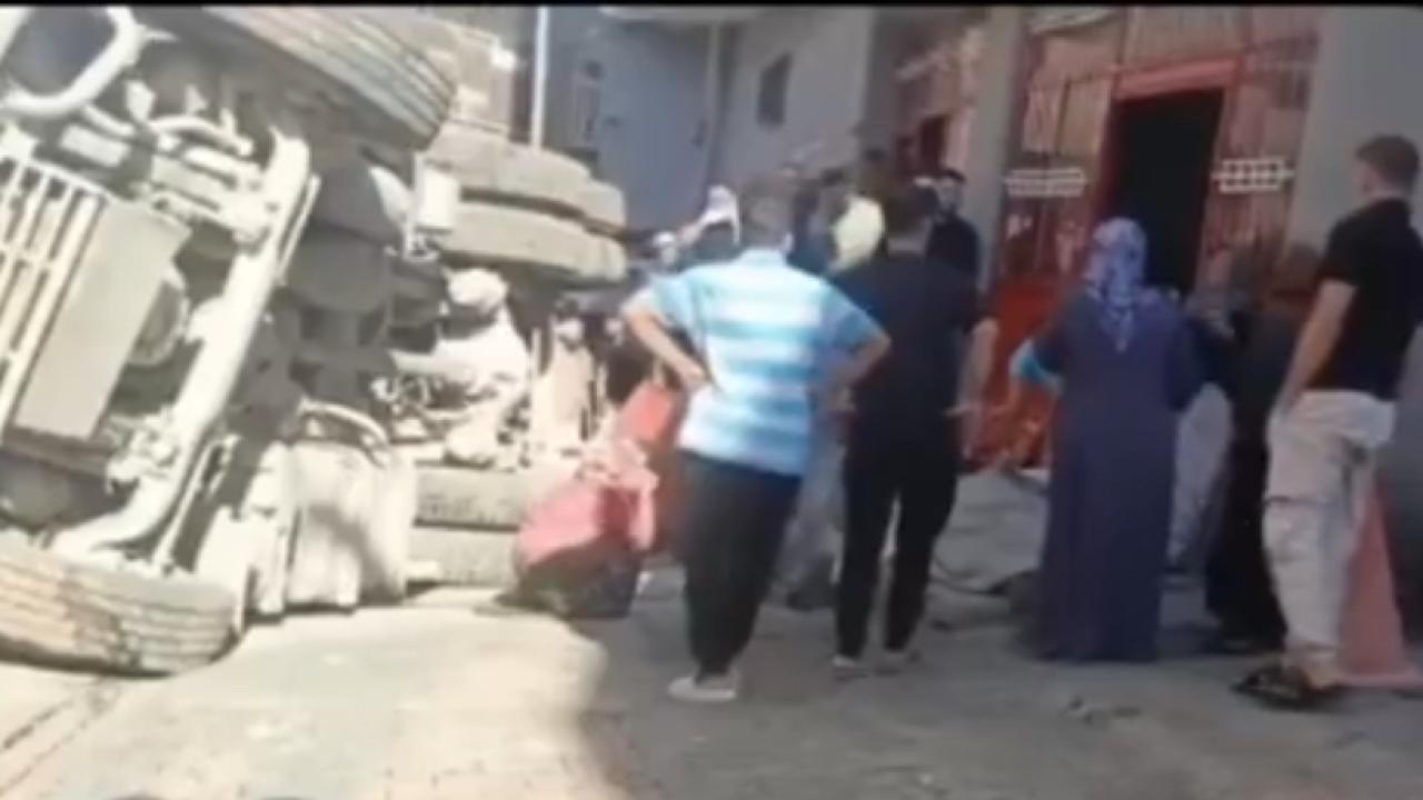 Urfa’da Devrilen Kamyon Küçük Çocuğun Canına Mal Oldu