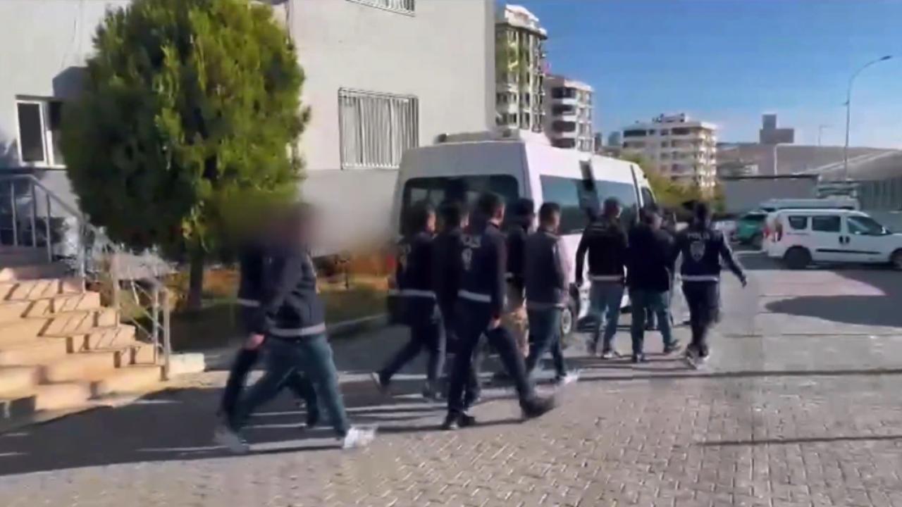 Urfa’da İş Bulma Vaadiyle Dolandırıcılık Yapan Şebekeye Operasyon: 5 Tutuklama