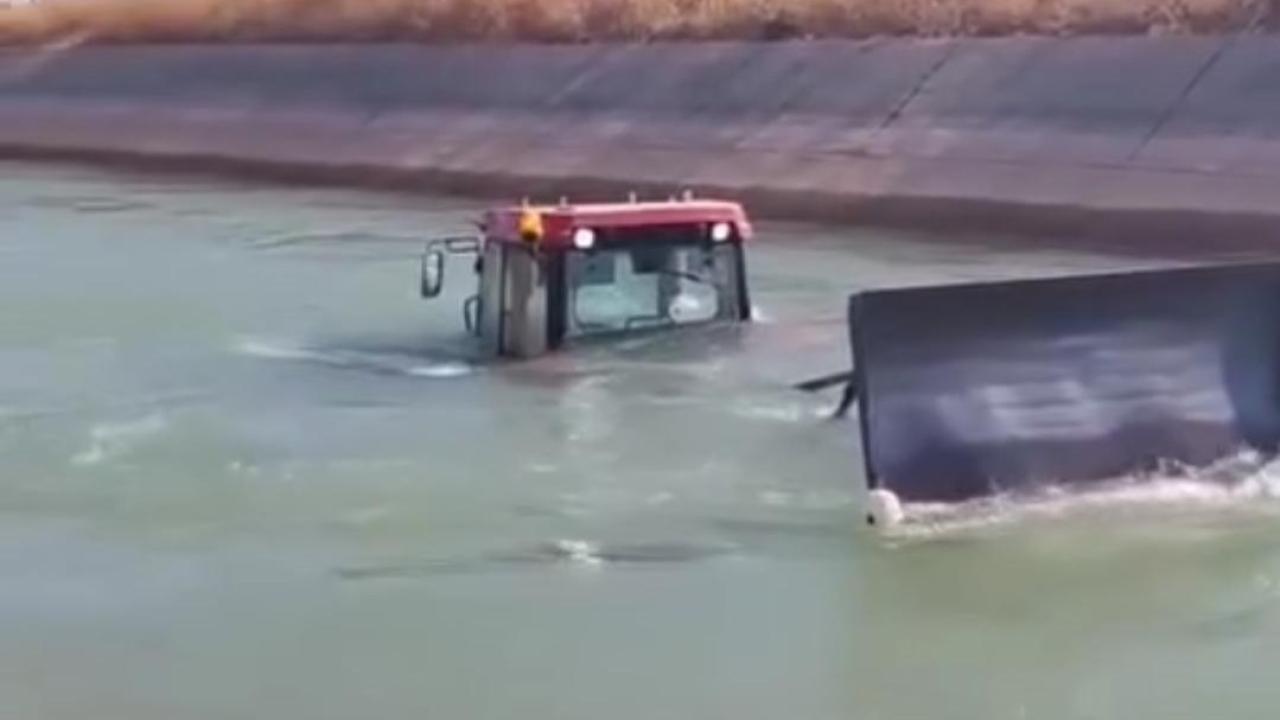 Urfa’da Traktör Sulama Kanalına Düştü!