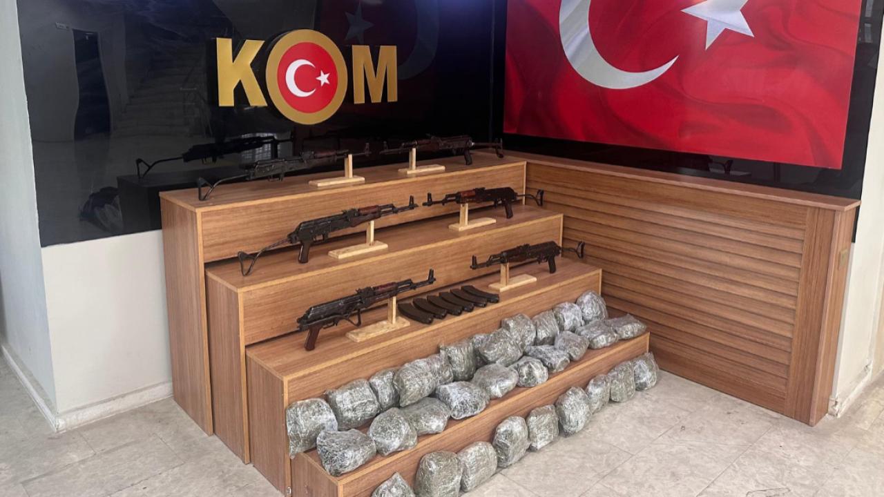 Urfa’da Uzun Namlulu Silahlar ve Kilolarca Madde Ele Geçirildi