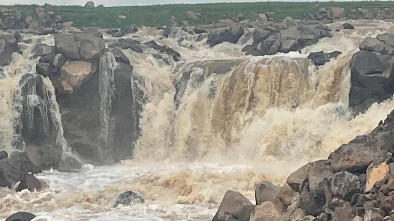 Viranşehir’de Doğa Canlandı: Sulutepe Şelalesi Coştu