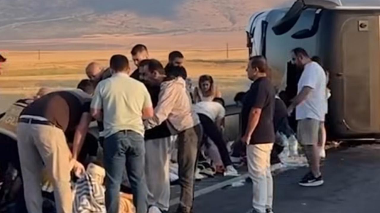 Yolcu Otobüsü Devrildi: Çok Sayıda Yaralı Var